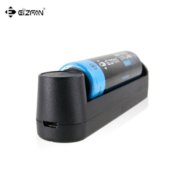 AlisaEFAN's tweet photo. π₯Efan newest/lightest NC1 1 slot USB battery charger, 0.6A charging current, fit for 18650/20700/21700/26650 ... all rechargeable cylindrical li-ion battery, small and portable, with the most cost-effective price.π₯
#efancharger #efantech #vape #vapor #vaping #smoke #ecig #USB https://t.co/aNIjXFMv2v