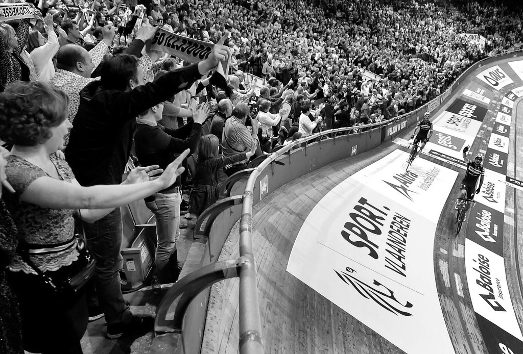 Per chi mi chiede cos’ha di speciale la 6 Giorni di Gand...in questa foto c’è tutto🤩