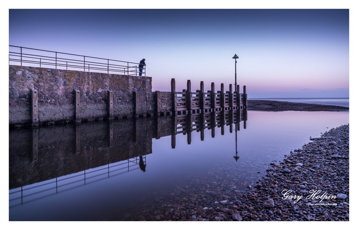 GaryHolpin's tweet image. Today's #dailyphoto is a peaceful sunset at the harbour
#Axmouth #Devon #Lovedevon 
@ThePhotoHour @SnapYourWorld @Devon_Hour