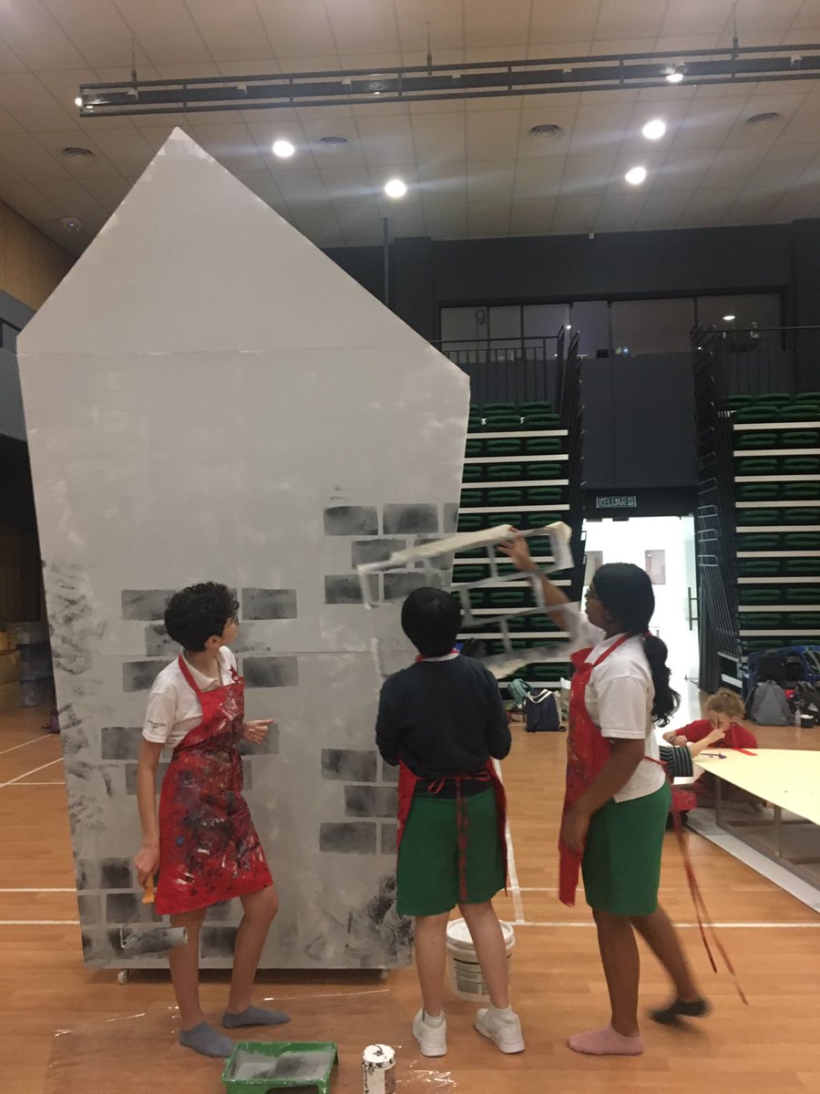 KLWritesPoetry's tweet photo. Behind the scenes of #Hairspraythemusical #countdown @TheatreJoeWyatt #gislearning The costumes are coming along too! @gismalaysia https://t.co/l50cAwTGMD