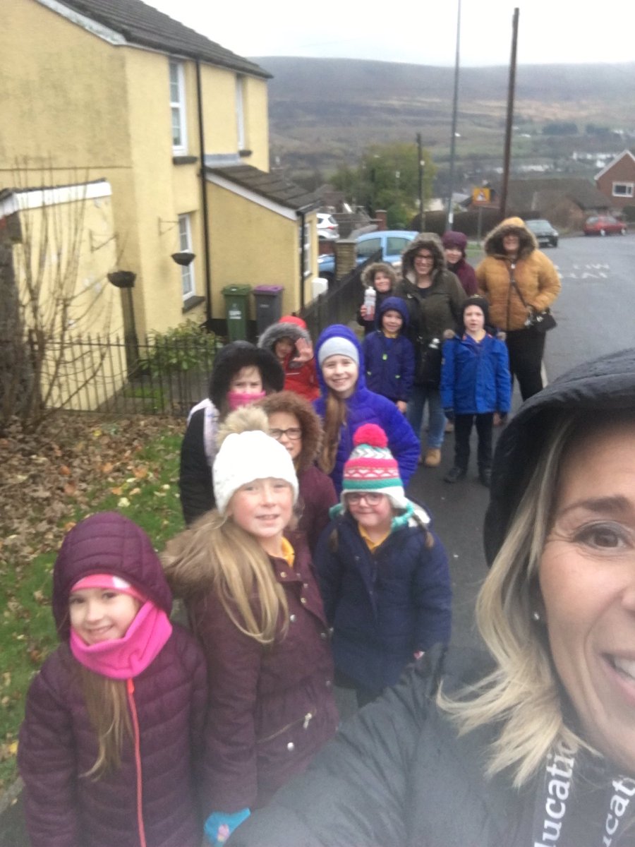 bhvcprimary's tweet photo. A chilly walking club today! #3000steps #smileyfaces 
#feelingfit 😃❄️🏃🏻 https://t.co/qxzdDerCQe