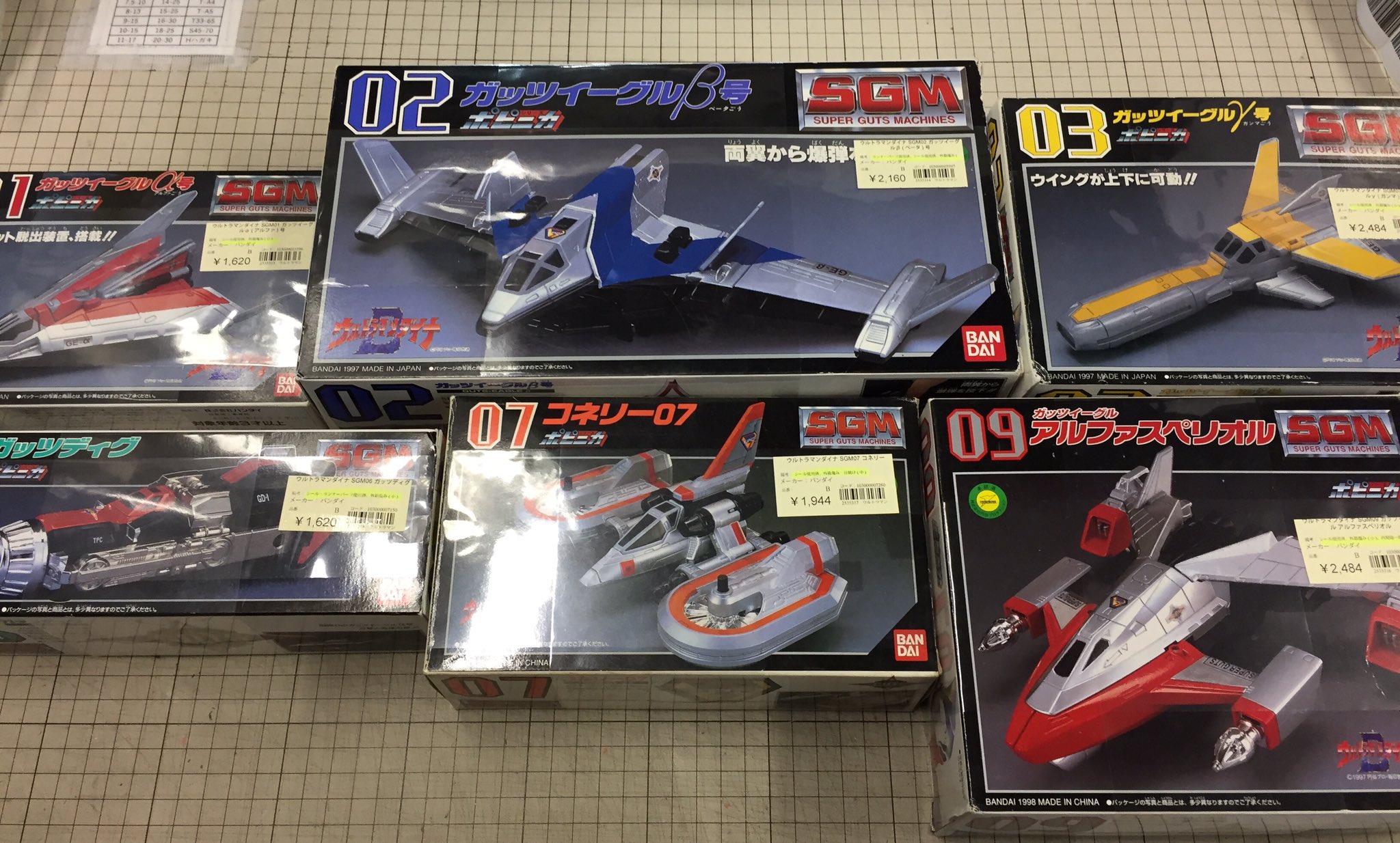 大阪日本橋ジャングル Jungle ウルトラマンダイナのスーパーガッツの乗り物たちが入荷しました 放送当時は戦闘機の合体というのはとても素晴らしいもので 劇場版の敵からの攻撃を分離しながら避けるというシーンと3機合体ならではの見せ方でした 本館2f