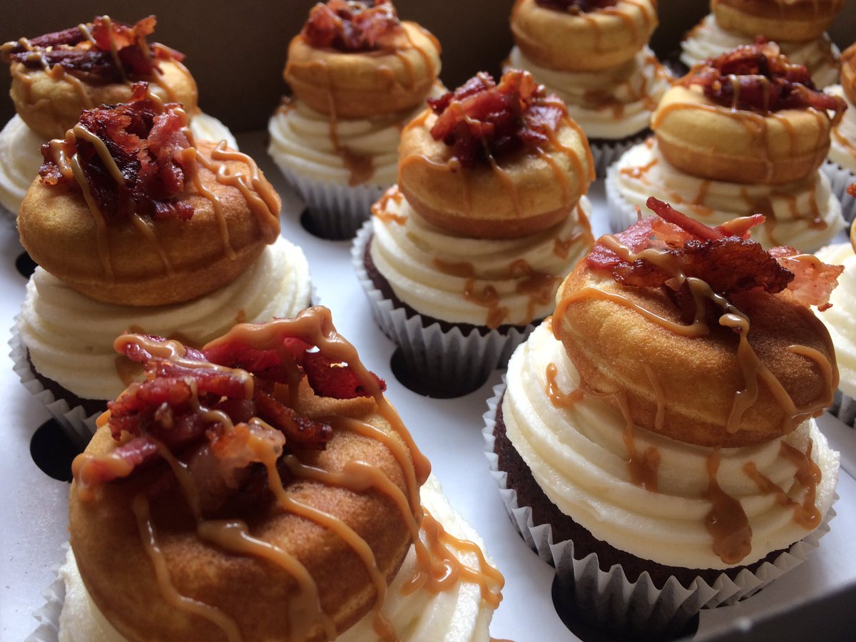 PulaneMota's tweet image. I quit my job today. Ready to pursue my dreams. Being 27 and starting all over is difficult but it’s all for happiness. My peace guys, my peace! Im in a very great space. 

I now bake cupcakes for a living. A simple retweet can change my life.