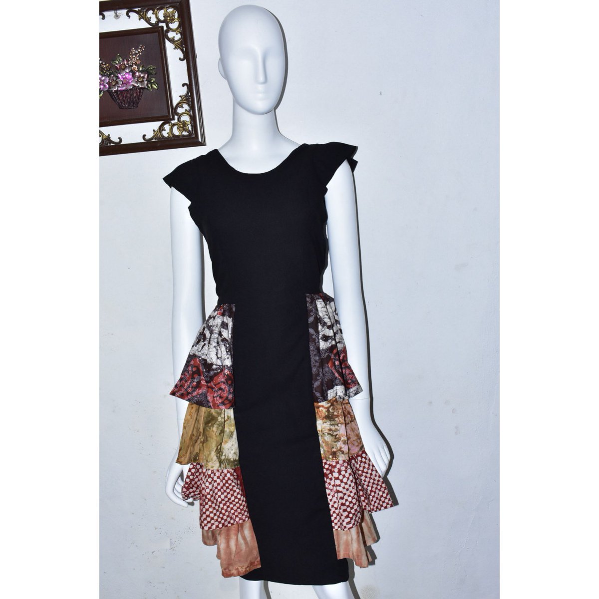 elizabethabrand's tweet photo. The Radiance of Infusion
.#Elizabetha #ShopElizabetha
#ElizabethaWoman #BethaWoman #craftedinnigeria #madeinafrica #madeinnigeria #africaninspired #adire #batik #buynigerian #nigeria #buynigerian #worldwideshipping #africatotheworld #nigeriafashion https://t.co/OHY16KjXnX