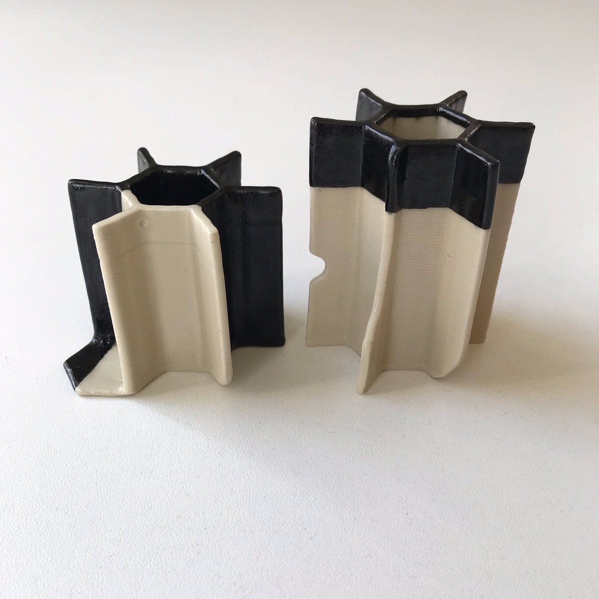 Katy_KBAM's tweet photo. These little friends are part of an upcoming Small works exhibition - opening very soon. 3D printed in clay, then handcut & shaped....I’m rather fond of these little sets.
#3dprinting #beavergalleries #ceramic3dprinting #australianceramics #handworked #ancastudio #wasp3d https://t.co/LXBS26F29z