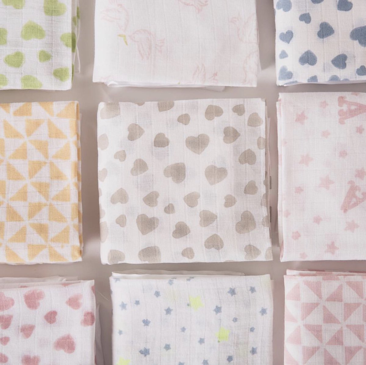 Mix and match a pair or more of our luxury handblocked, satin trimmed Muslin Squares 🌈 #christmasgifting #newborngifting #muslinsquare #mixnmatch
