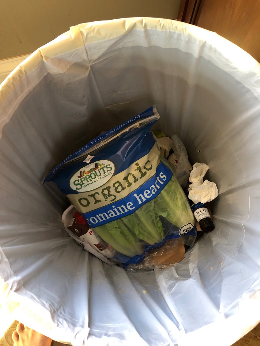 CPAboy's tweet image. Turkeys all over the country wishing they had the same level of influence over the CDC. #romainelettuce