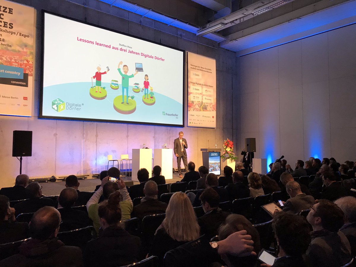 Das Projekt Digitale Dörfer des @Fraunhofer_IESE ist eine starke Referenz derzeit beim Thema Digitaler Entwicklung ländlicher Räume. <a href="/steffenhess/">Steffen Hess</a> pitcht das Projekt gerade auf der #sccon18