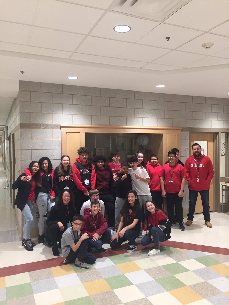 frps_Morton's tweet photo. Getting ready to rally with the District to show Durfee Pride! #DHSSpiritWeek https://t.co/7cZ91dZRvo