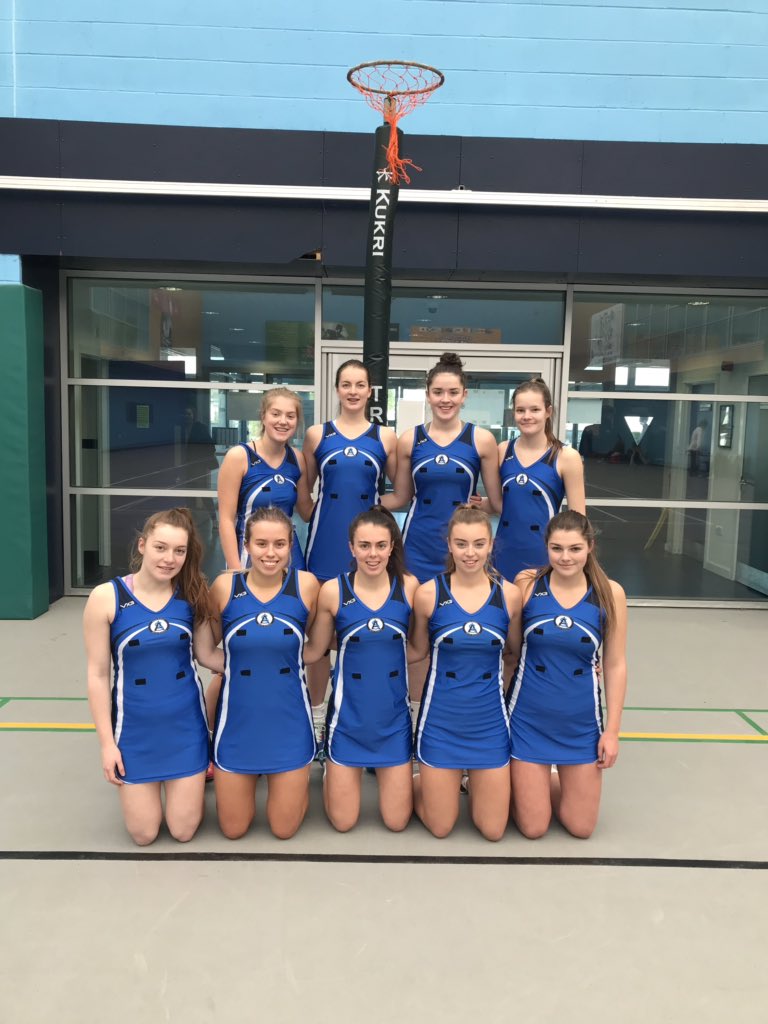 SamWhite2012's tweet photo. Just arrived at Truro... looking sharp in their warm up😊 @execollsport @ExeterCollege https://t.co/A2s4N87KD6