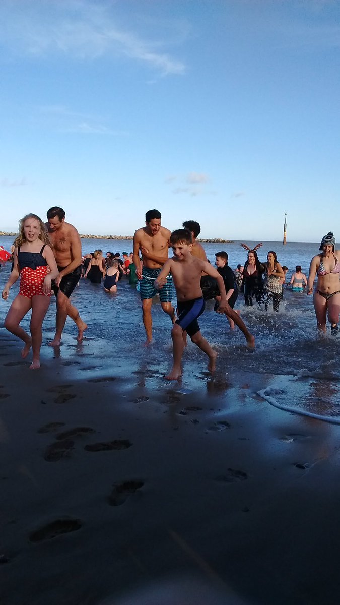 LetsDoItAnyway's tweet photo. Can we beat 100 dippers at our Annual #Boxingdaydip? Taking place at #Seapalling #beach #norfolk Meet near our #charity banner to register on the day by 11:45 at the latest &amp; make your donation All funds raised will go towards our #Newyearwish ❤️❤️ #feelthechill #letsdoitanyway https://t.co/phk5rLmL1G