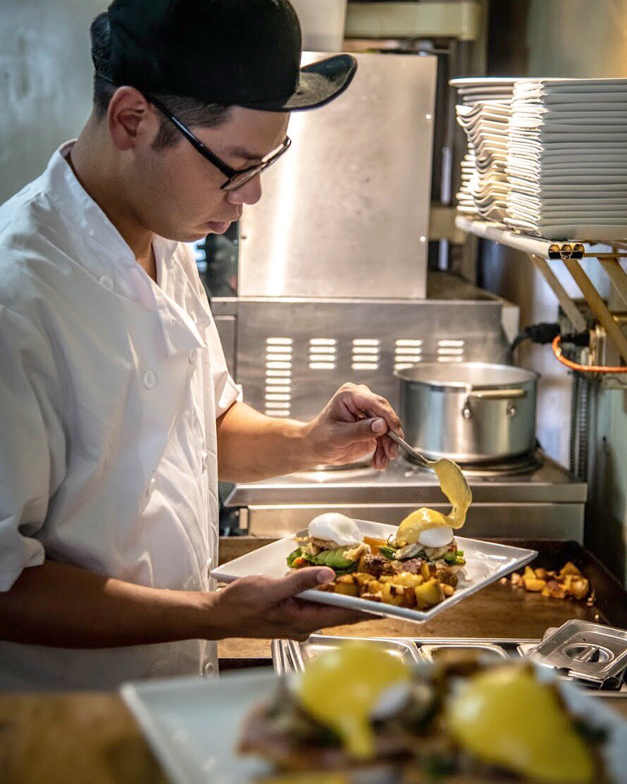 The final touch to any perfect Build-a-Benny is, of course, the Hollandaise 😊