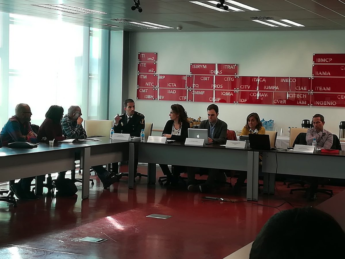 policialocalvlc's tweet photo. Gràcies a @CPInnovcion ens hem reunit amb grups d'investigació de l' @UPV en busca de noves idees, sinèrgies i projectes europeus que milloren la #Seguretat de totes i tots

@FORENSORH2020 @ROCSAFE_H2020 @beAWARE_H2020 @MEDIA4SEC @takedownproject https://t.co/lFYWYcFwQk