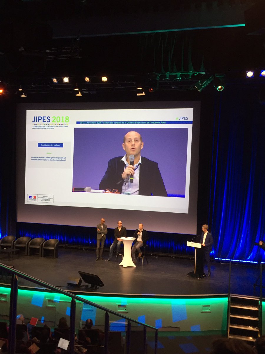 EMRollinat's tweet photo. #jipes2018 Où l'on retrouve @SChevalieruB @TalentCampus1 sur le podium pour une synthèse de l'atelier dispositifs d'essaimage pour la réussite des étudiants: plus que de réussite étudiante, parler de parcours réussis d'étudiants. https://t.co/XgvLlWRpQL