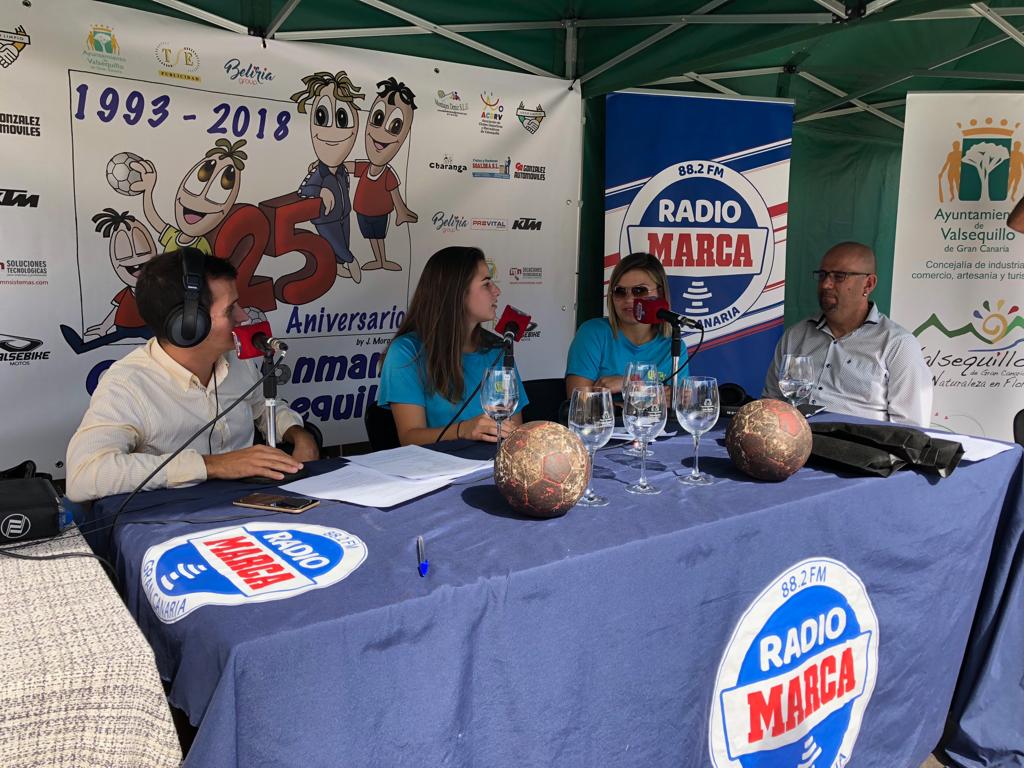 RadioMarcaGC's tweet photo. Nos lo estamos pasando genial en Valsequillo con las chicas de @BmValsequillo https://t.co/tifZCPfJup