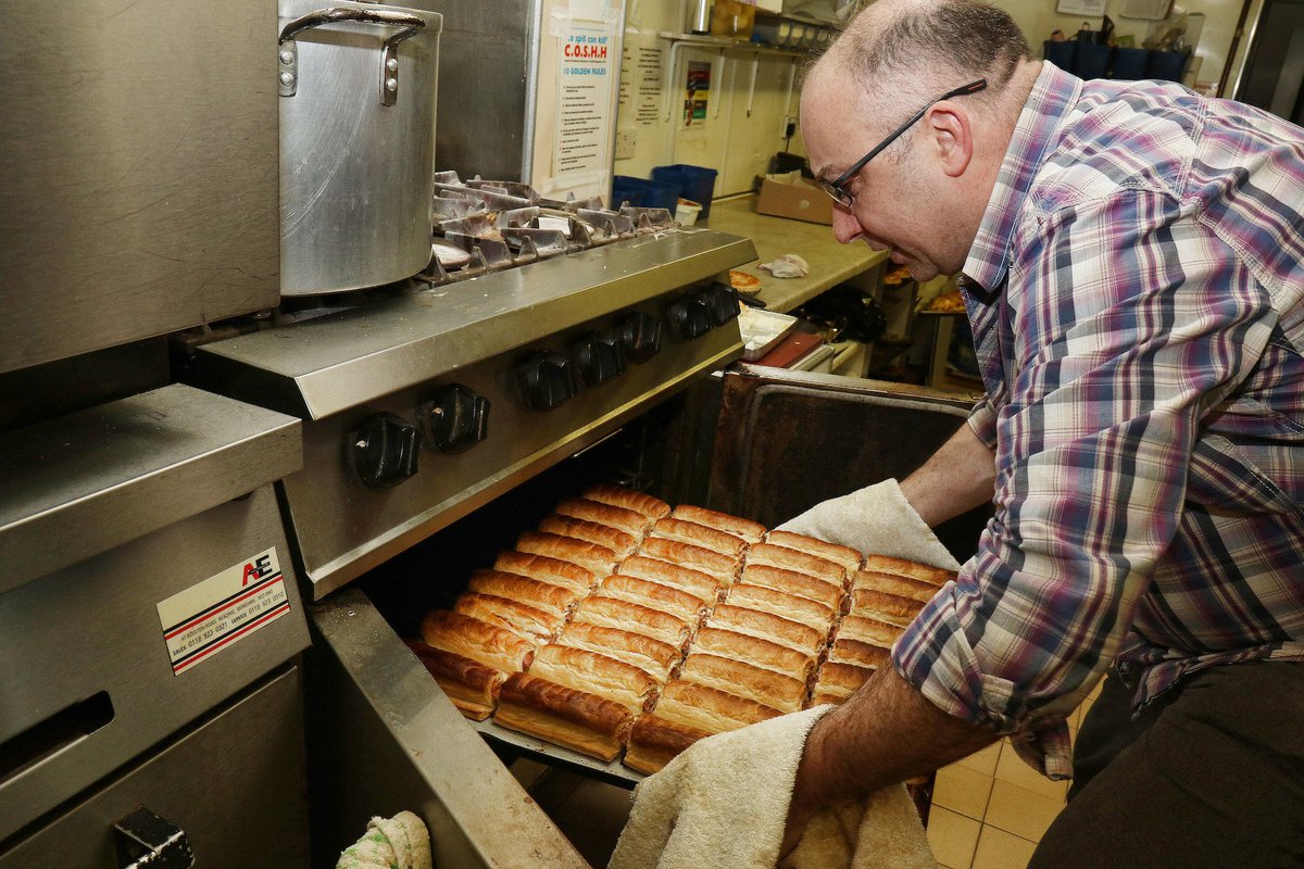 rdgindies's tweet photo. Family-run @sweeneyandtodds has been selling pies in Reading for 40 years. We took a trip to Castle Street to find out what makes them so good...
https://t.co/76QgmkUDEC
#readingindies #RDGUK https://t.co/Sto5gPo7GV