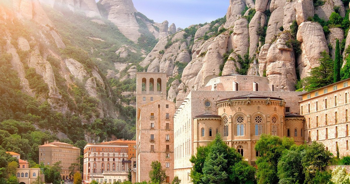BcnVibes's tweet photo. Do you enjoy spectacular views and magical buildings? Come along our tour to Montserrat! Here you can enrich yourself with stories, facts and rich culture. Enjoy it all on this trip outside of Barcelona. 
#barcelona #barcelonavibes #montserrat #tourist #tour #views #buildings https://t.co/qCeZW1C5wk