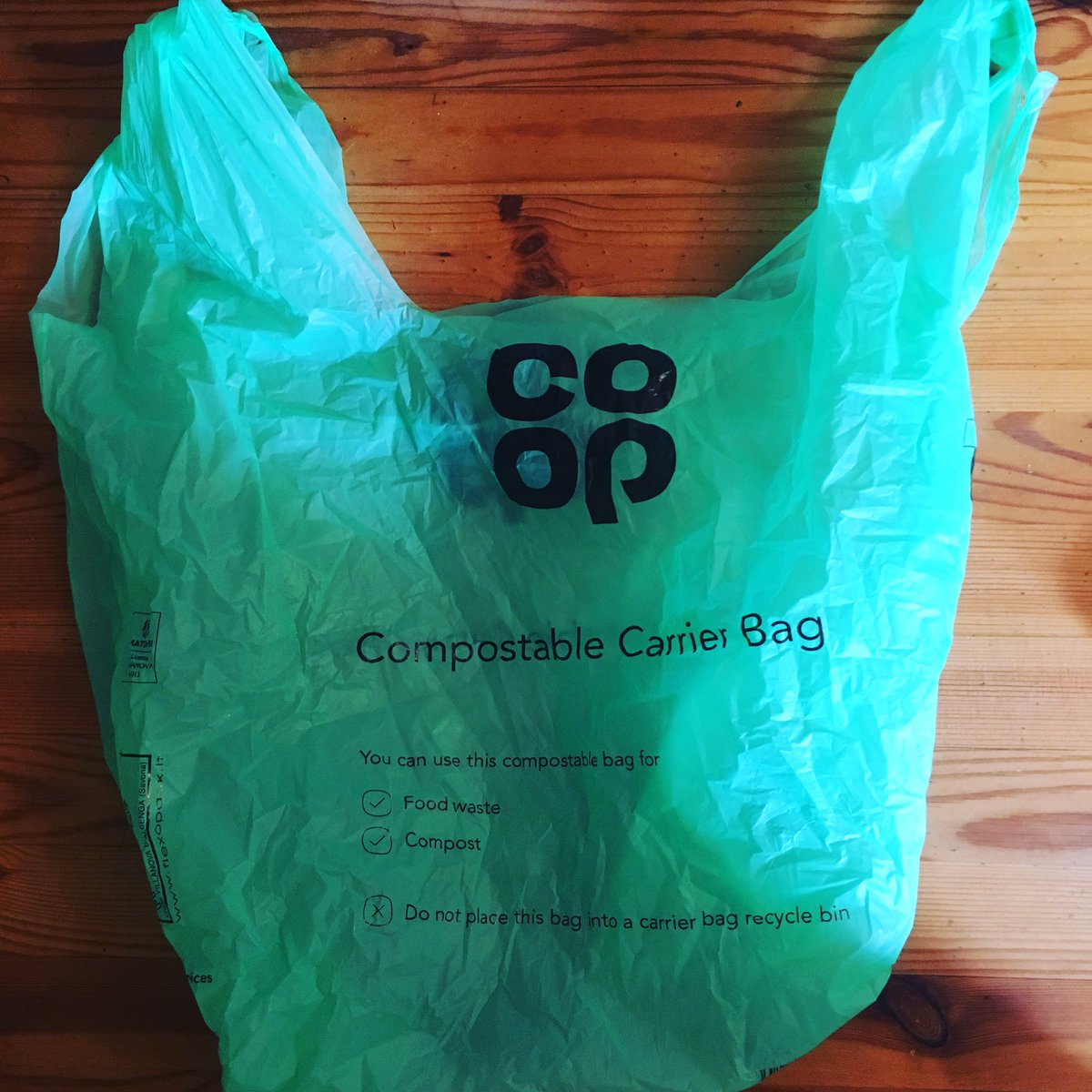 KateChaps77's tweet image. Shout out to Co Op for compostable carrier bags! ♻️
Why aren’t all the big supermarkets doing this
With a recycled paper option too!