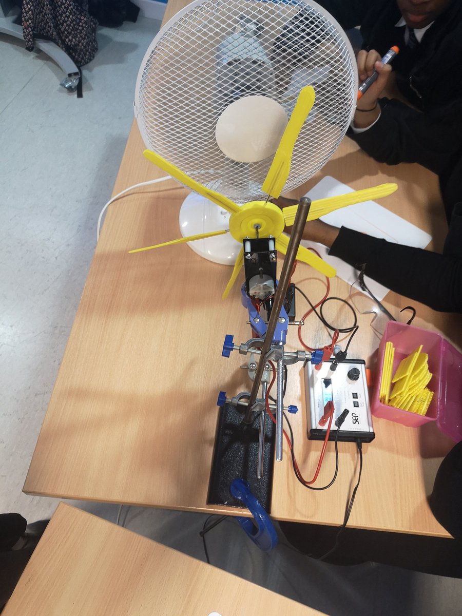 missmillersays's tweet photo. Learning about wind turbines with @ScottishPower and @Visit_Whitelee 🍃🤓 #stemfest2018 #stem #whiteleeswindfarm @STEMglasgow https://t.co/PM2qZLxSRO