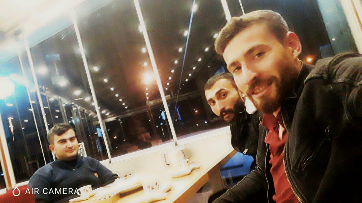 Hayat bir kahve fincan gibidir bazen acı bazen tatlı olur. Önemli olan kahvenin tadı değil onu kiminle içtiğinizdir.