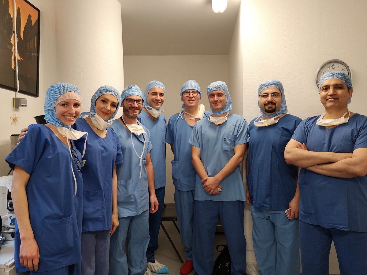 CHU_Grenoble's tweet photo. Le @CHU_Grenoble exporte ses savoir-faire à l’international.Accueil d’une délégation iranienne au bloc de chirurgie gynécologique avec le Dr Thierry Michy. Démonstration d’une endométriose complexe par double assistance robotique 1 technique novatrice @RESEAUCHU @u_grenoblealpes https://t.co/pqfzUqUeKV