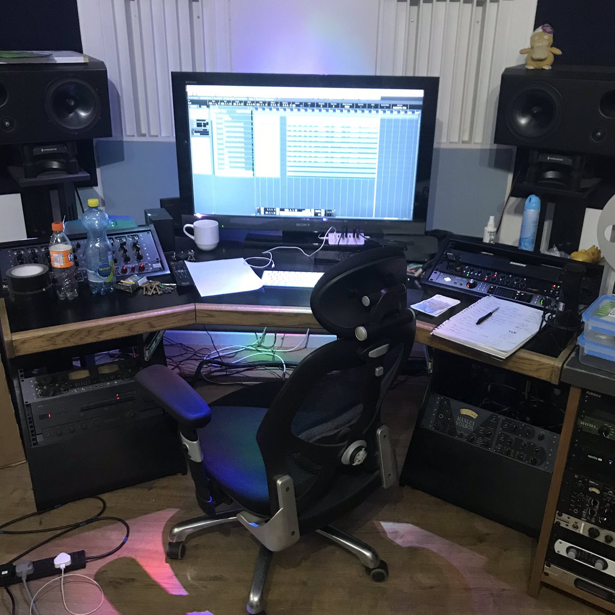 almchardymusic's tweet photo. Studio session laying some beats for a new track! https://t.co/vCbOka6YIp