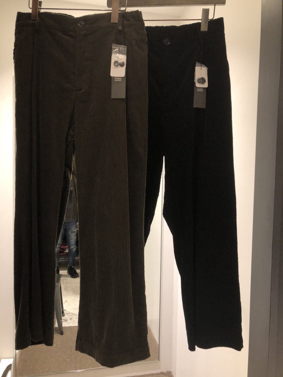 ট ইট র バーグ ジラフラーチ コーディロイワイドパンツ 3900 Tax Color ブラック カーキ Size M L これからの季節にぴったりのパンツです メンズファッション Varg ジラフラーチ 町田モディ 池袋サンシャインシティ ふじみ野ソヨカ T