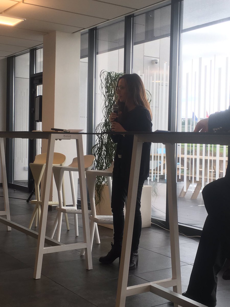 Medef34's tweet photo. Exposé de @MarianneCELKA , docteur en #sociologie à l’#UMPV : regard #universitaire #chercheur sur le thème « quels métiers #demain ? comment les #entreprises évoluent aujourd’hui dans un #monde de plus en plus #digital, #numérique ? qu’est ce qui a déjà changé aujourd’hui ? » https://t.co/zxnuGQrCnN