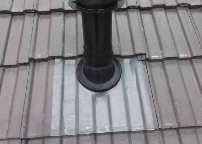HausProfiUK's tweet photo. Wakaflex Uni Outlet from @KloberLtd is a #leadfree, flexible, adhesive sealing collar where flue pipes and soil stacks penetrate the roof

Extremely flexible it fits a wide range of outlet diameters. Ideal for sealing penetrationsin the #roof

https://t.co/Ykwrs8QdZk

#roofing https://t.co/Hn80kgmGdh