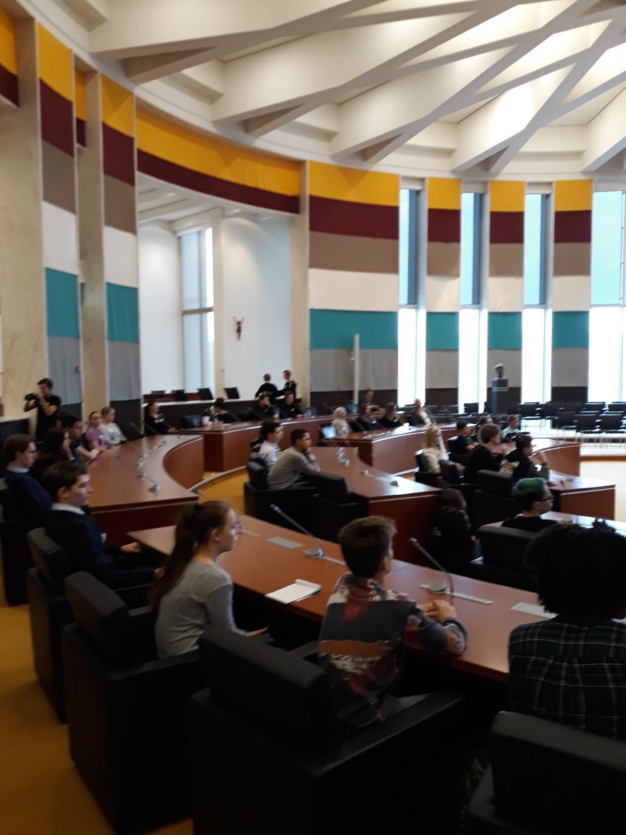 In deze mooie zaal gaan de Limburgse jongeren zich vandaag bezig houden met het onderwerp Energie Transitie.