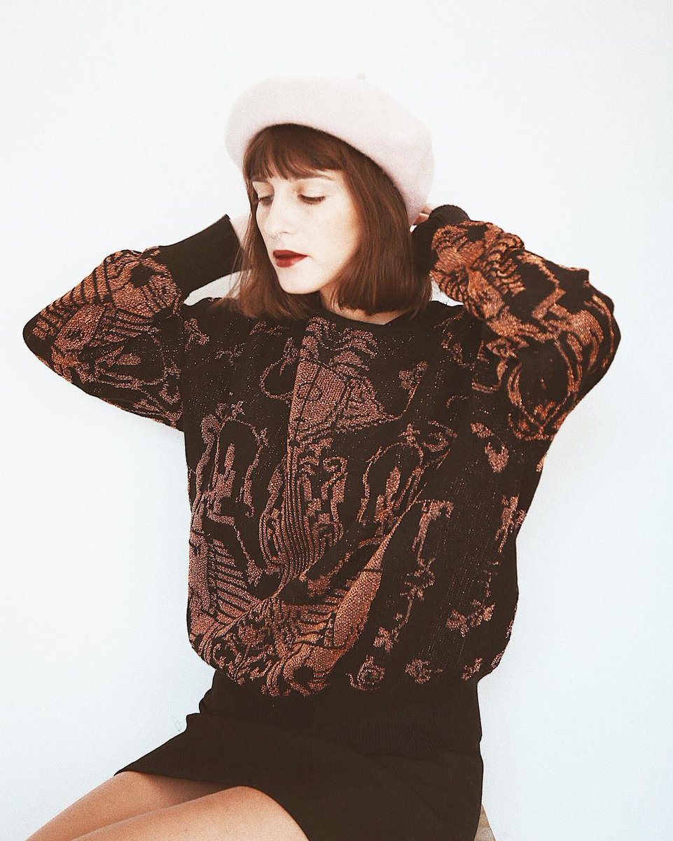 Pepaloves's tweet photo. "When you learn how to let go all those things that never belonged to  anyone, you will realise you always had the most important one: Winter  pulls 😉" 
@lovelinesse
Damask sweater: https://t.co/eEay60cLGC https://t.co/R086X0RMVv
