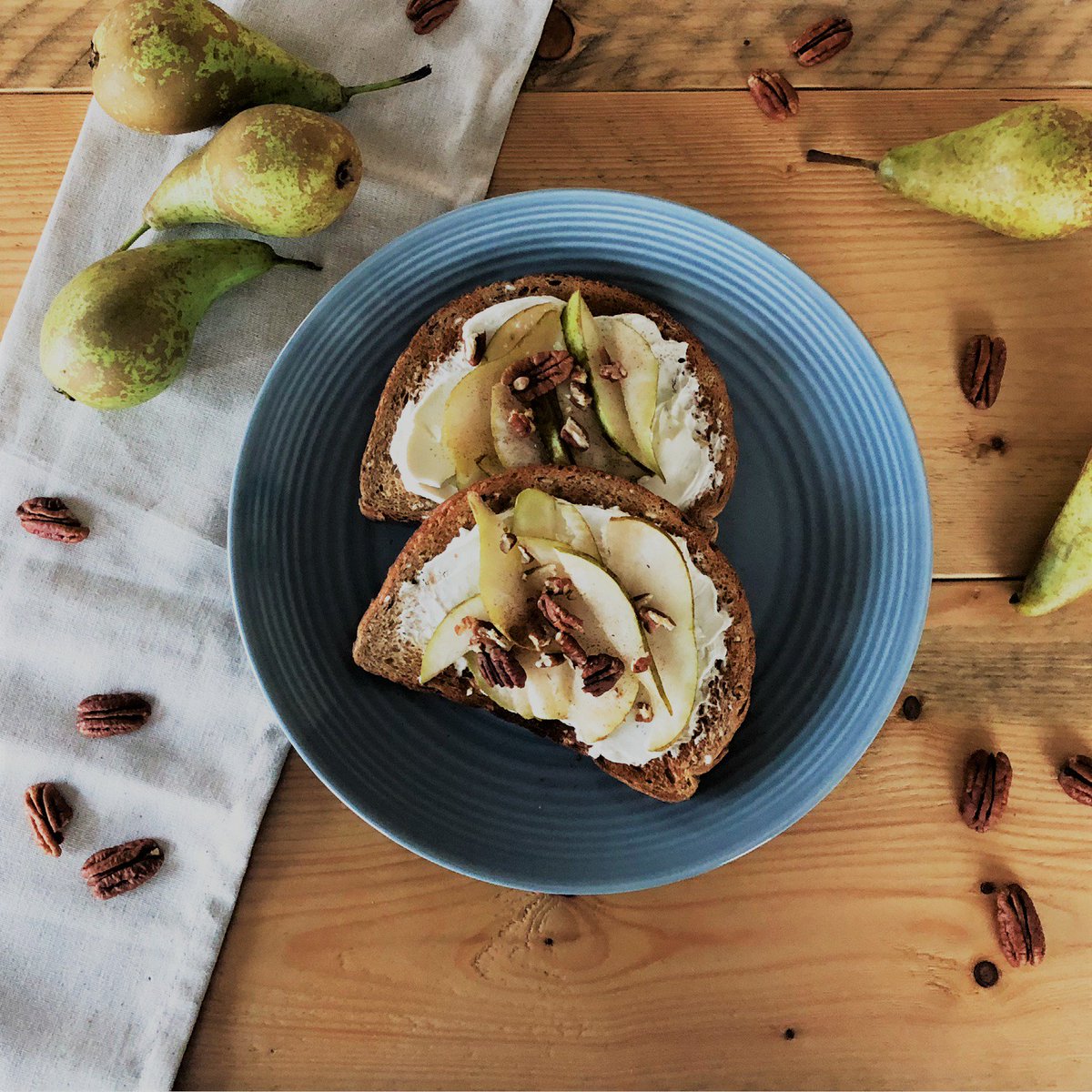 JacksonsBread's tweet photo. A deliciously sweet midweek #toasttopper on brown bloomer. Pear, pecan and cinnamon cream cheese ππ Recipe here on our website: https://t.co/exCxCoH3NV https://t.co/JSkJf1lsTO