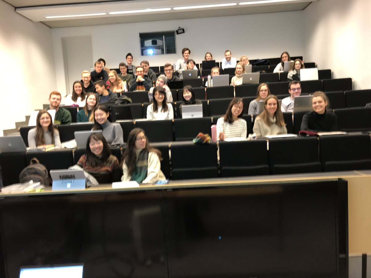 Fra hele verden kommer unge mennesker til Danmark for at
studere den danske velfærdsmodel. Fordi den er så unik, stærk og levedygtig. Dette er mine elever på Københavns Universitet.