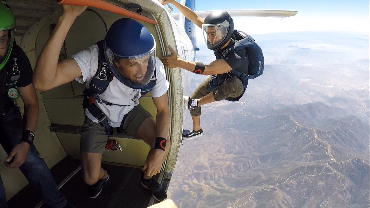 ZOOBANGER's tweet photo. #skydiving #GoPro #blueskies check out the Instagram https://t.co/zE7uenmR47
