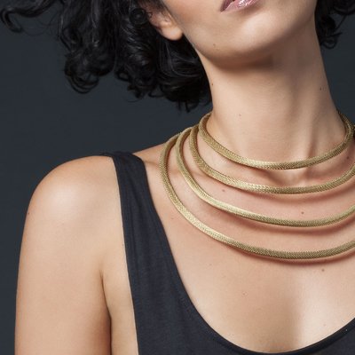 FashionNewsMag's tweet photo. 🐍🐍 Come indossare il gioiello mutaforma #NewSnake di @BreilOfficial , da intrecciare e avvolgere a piacimento. Scopri di più 🔽🔽🔽
https://t.co/UXyUR4b5Lv https://t.co/qocTjfgYJr