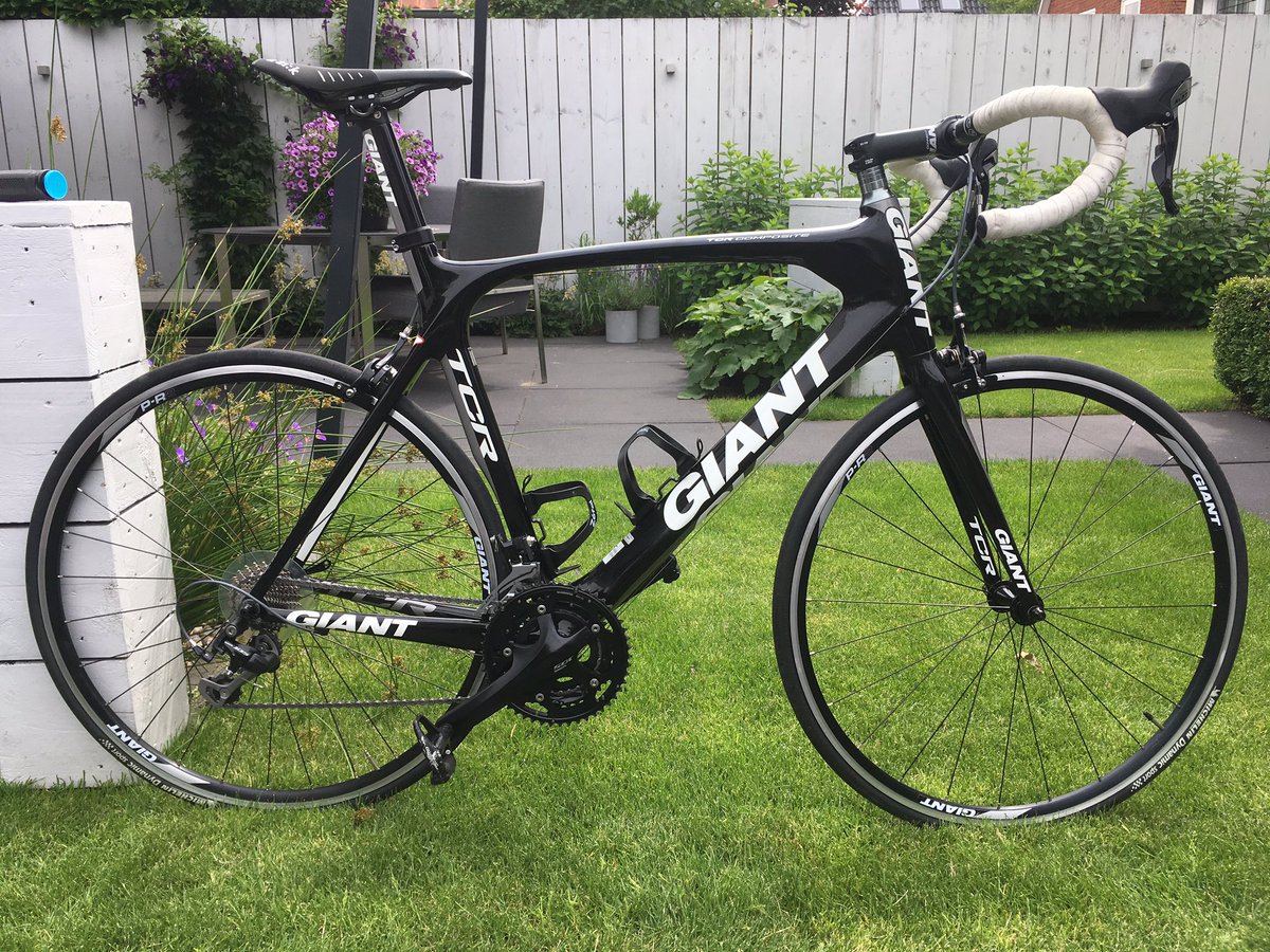 FKruif's tweet photo. Mijn zinnen gezet op aanbieding
TCR Advanced 1 disc 2018
Op basis van Info dealer en voorraad beschikbaarheid op site @giantbenelux mijn oude fiets verkocht.
Deal overeengekomen wat blijkt 2 dagen later? 
Nieuwe Giant toch niet beschikbaar

#CelebrateTheJourney
#gebakkenperen https://t.co/cP7cS9eVAv