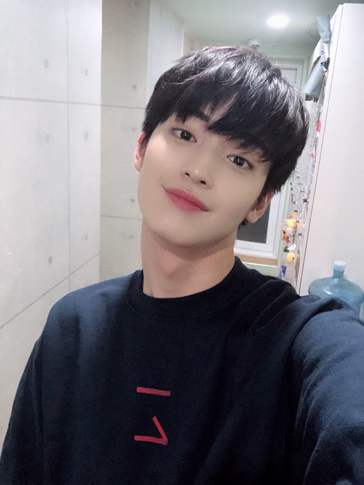 myteen_official's tweet photo. [#준섭] 오늘 날씨가 우중충합니다...😞
그럴땐 역시 준섭이 사진😍
사랑해 유스들❤ https://t.co/zfWU1HSYIZ