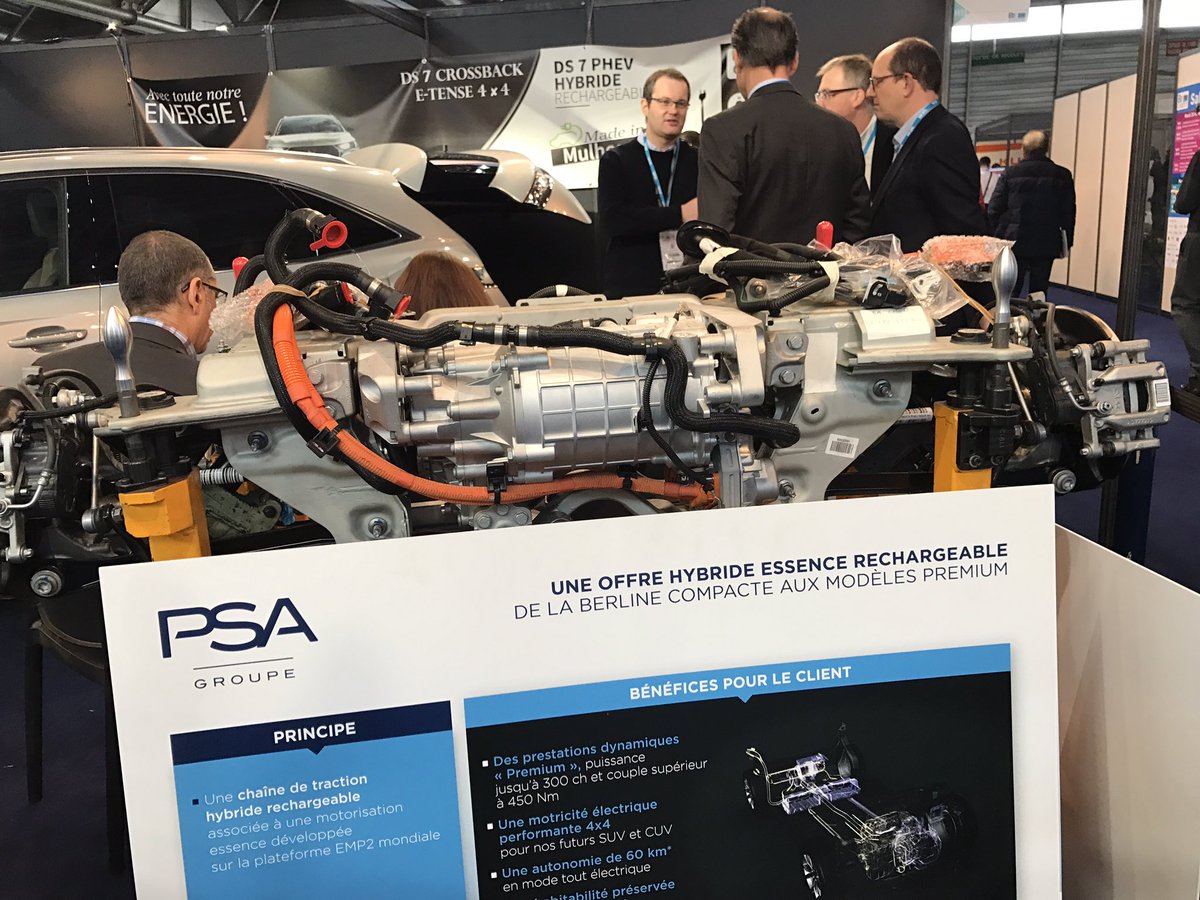MaitenaLG's tweet image. Échange @GroupePSA @PhilippeRoger14 @orangebusiness @Orange_Csltg sur stand #PSA #DSCrossback à @IndustriesFutur @mulhouse @Laurent_RICHE