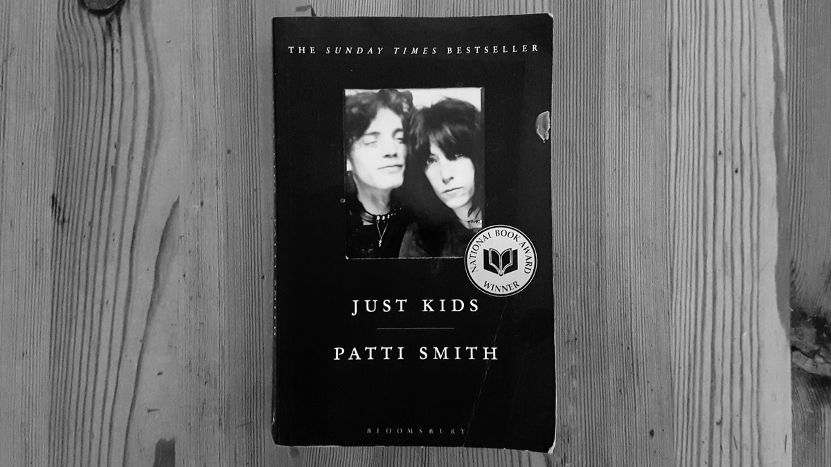 #buchchallenge 
7 Lieblingsbücher in 7 Tagen soll ich nennen, sagt <a href="/ninafmay/">Nina May</a>.  
Okeh. 
1. Patti Smith, Just Kids.