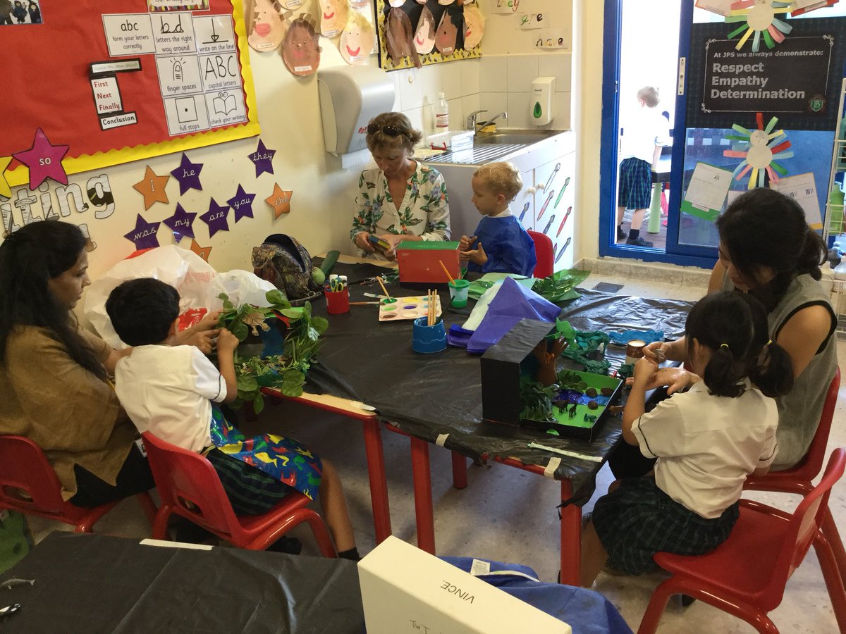 JPS_Year1's tweet photo. 1B had a lovely afternoon spent with their mums and dads helping to create their amazing dioramas. #JPSSteam #JPSArt #JPS1B #JPSCommunity https://t.co/G9RXy5qwfb