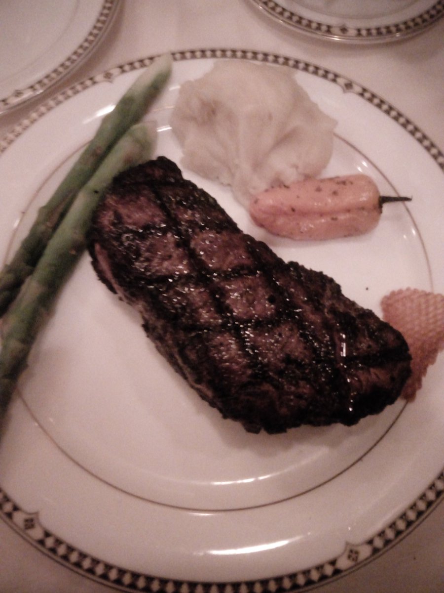 ShelyP21's tweet photo. Now that was a good steak 👍🇺🇸 #steak #SanAntonio #texas #holiday #bohanans https://t.co/LFmATaId7D