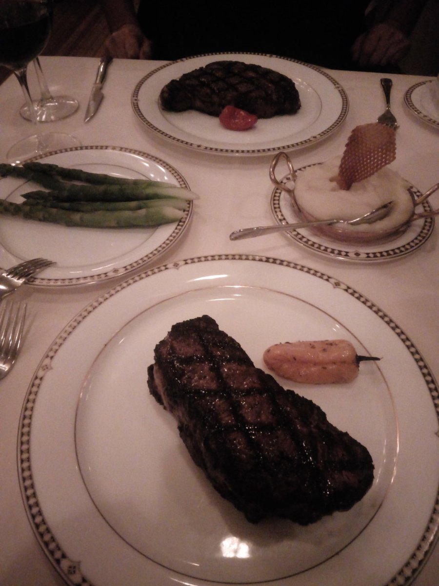 ShelyP21's tweet photo. Now that was a good steak 👍🇺🇸 #steak #SanAntonio #texas #holiday #bohanans https://t.co/LFmATaId7D
