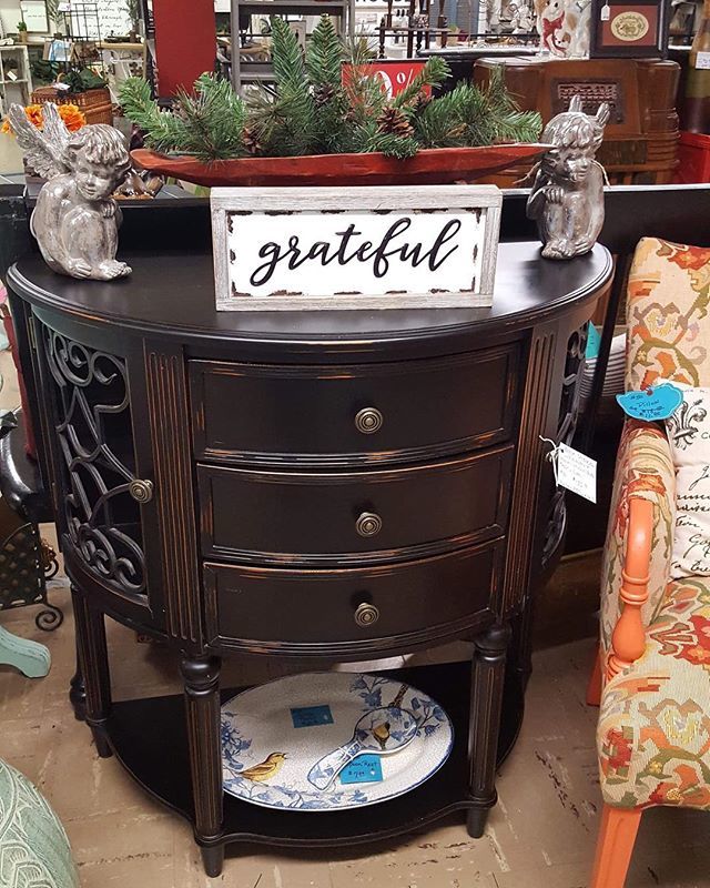 RustandRosesTx's tweet image. #sidetable #sidetabledecor #credenza #furniture #homedecor #abilenetx #texas #rustandrosesabilenetx ift.tt/2DPA9r4