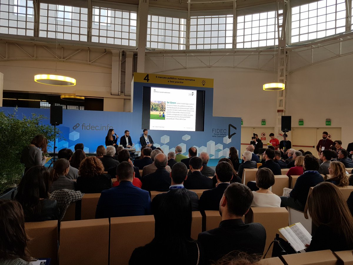 AnceMilano's tweet photo. .@rex_regina a #fidec2018 parla di SeiMilano di Borio Mangiarotti "perché essere milanesi è  diventata una scelta, non una dote di nascita " https://t.co/7dGuMWXVyk