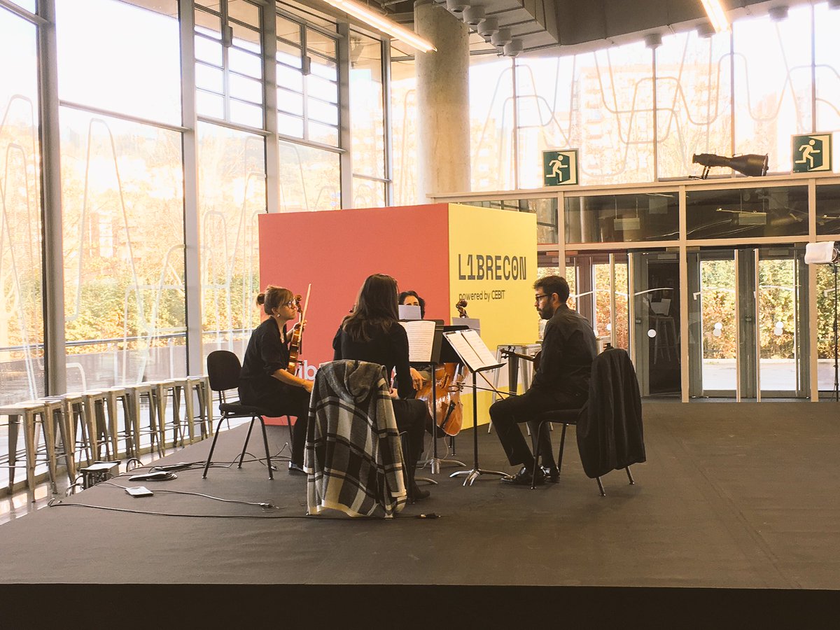 Bull_Host's tweet image. Tecnología: música para nuestros oídos. Buen arranque de #librecon18 #librecon