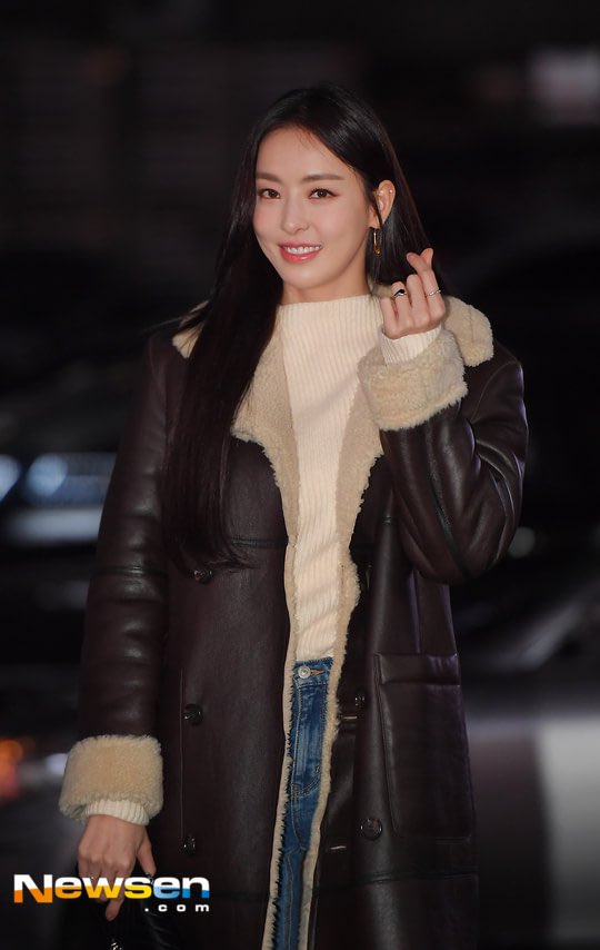 DshWpH8WwAA-zyt.jpg:large