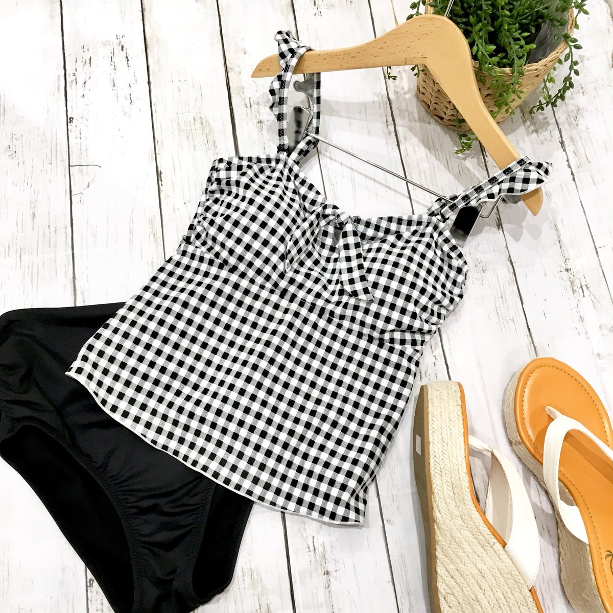 Peak Pine高崎オーパ No Twitter 声優の諏訪ななかさんが1st 写真集で着用して下さったギンガムチェックの水着 甘すぎなくて程よい可愛さ お腹や背中も隠してくれます Peakpine ギンガムチェック キャミキニ ハイウエスト 水着 群馬水着 高崎オーパ