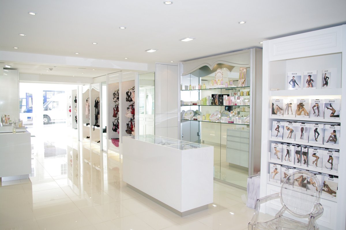 DesignCreate3's tweet image. We don&apos;t just make homes look amazing we apply the same skill and processes to retail spaces.

Lingerie and Jewellry has never felt so loved.

#commercialinteriors #bespoke #bespokejoinery #fineinteriors #Retail #retailers #shoplocal