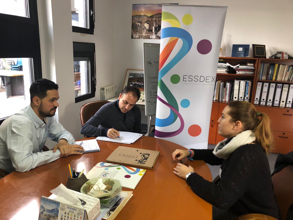 FeafesCC's tweet photo. Hoy estamos con @CocemfeCaceres asesorándoles sobre Emprendimiento Social 📈 💪🏼#ContigoExMAS #Extremadura https://t.co/MY38UgrfV7
