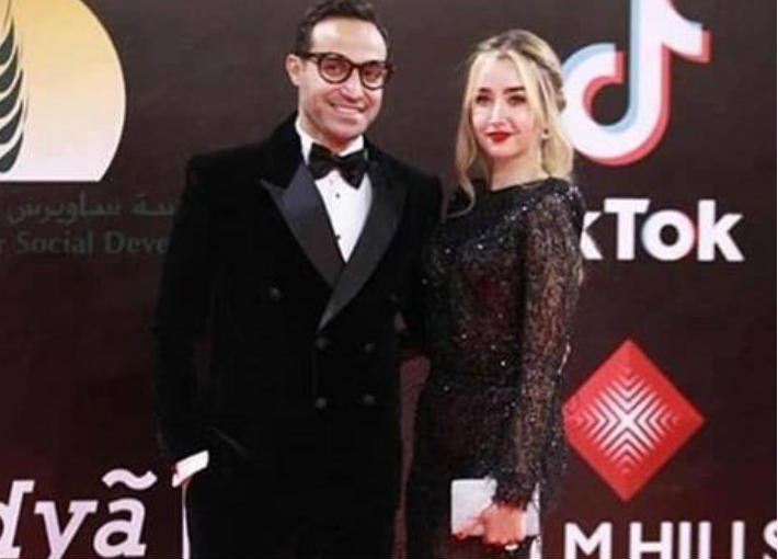 لا تحاول المزاح أو السخرية من أي شيء يتعلق بـ #أحمد_فهمي و #هنا_الزاهد.. رده غير متوقع
goo.gl/76iGAQ